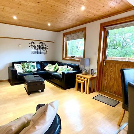 Spacious Primrose Lodge For 6 With Hot Tub At A Spa Resort Chudleigh Luaran gambar