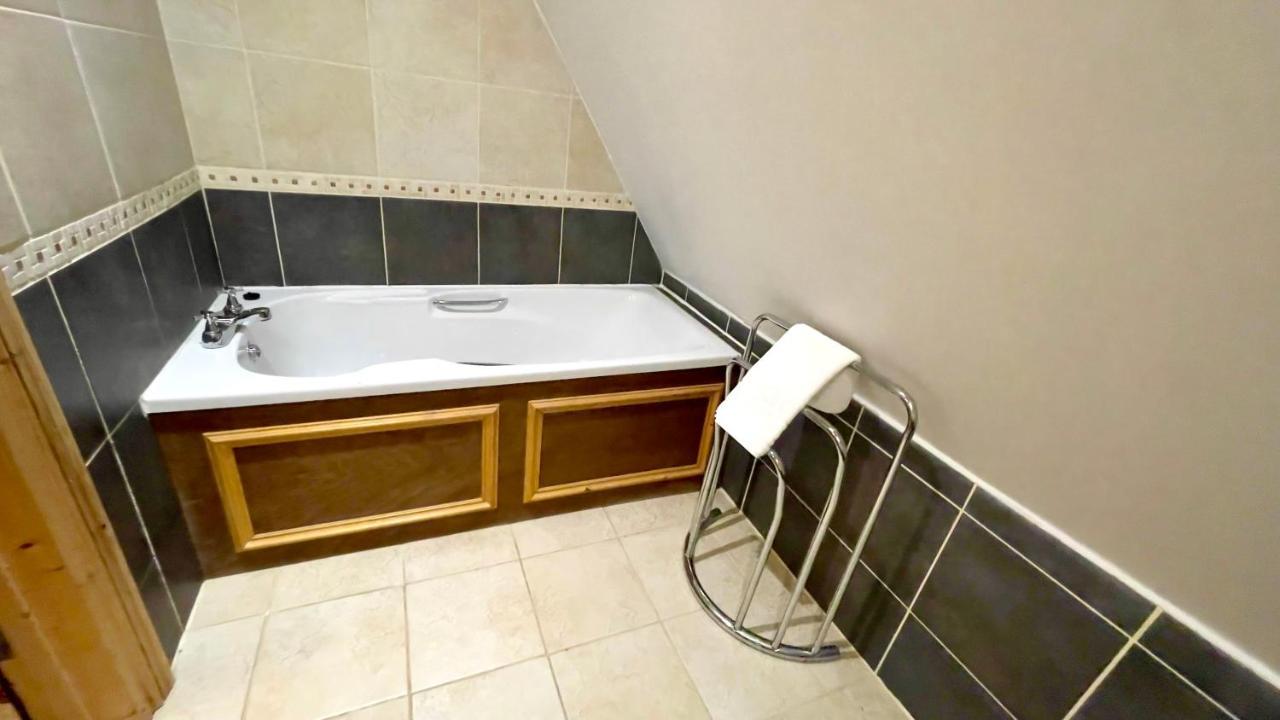 Spacious Primrose Lodge For 6 With Hot Tub At A Spa Resort Chudleigh Luaran gambar