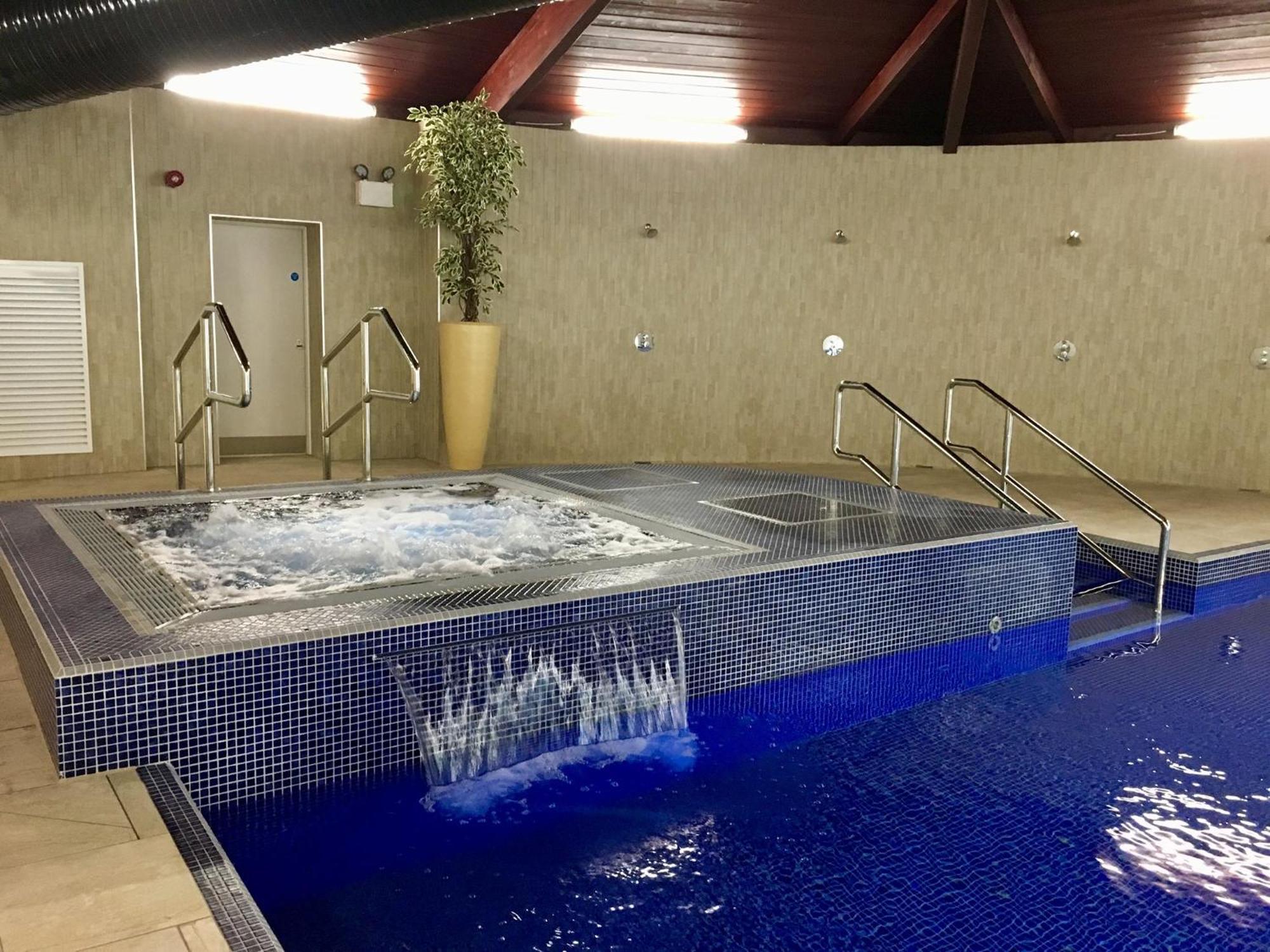 Spacious Primrose Lodge For 6 With Hot Tub At A Spa Resort Chudleigh Luaran gambar